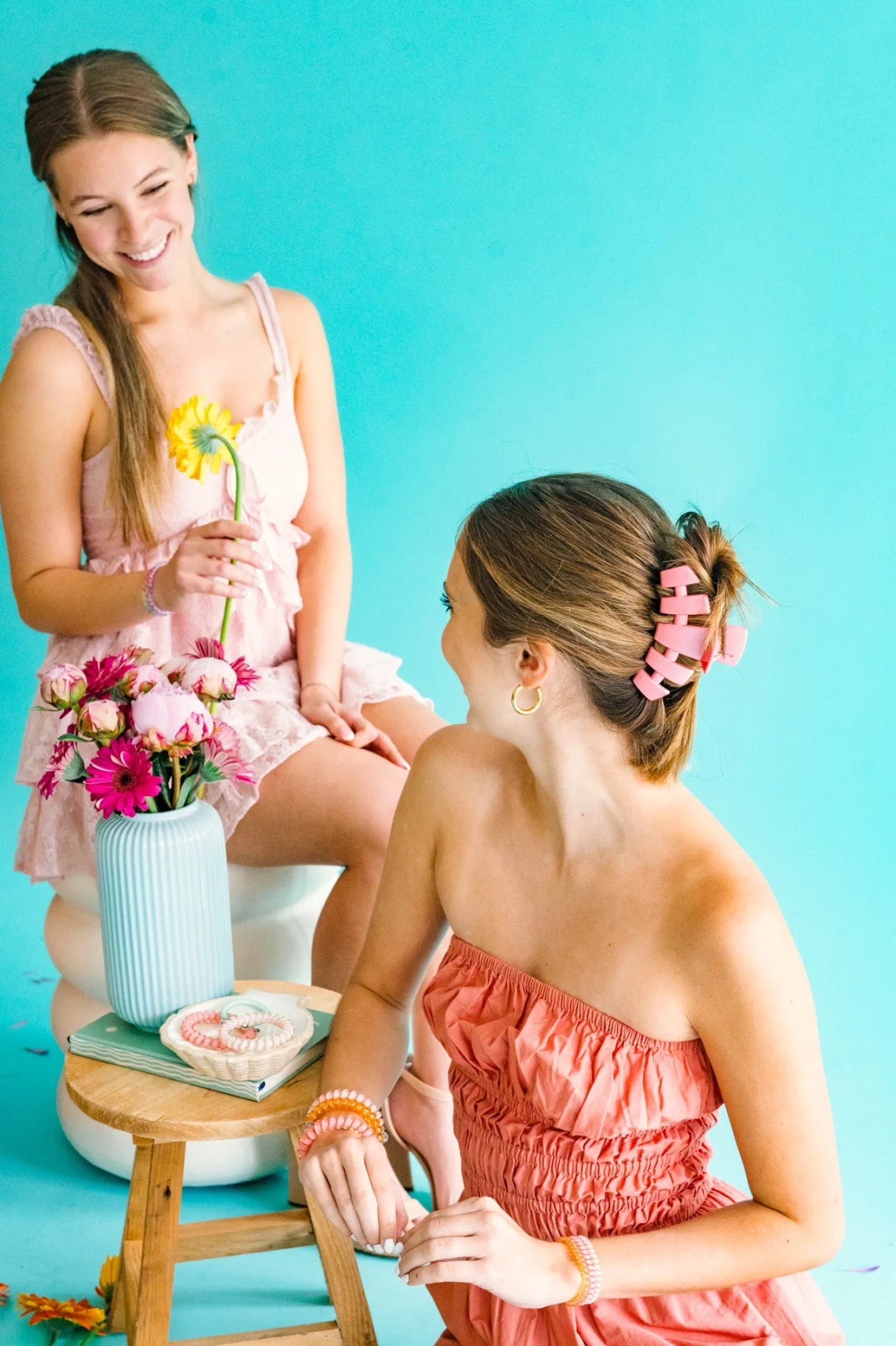 Classic Calming Coral Large Claw Hair Clip