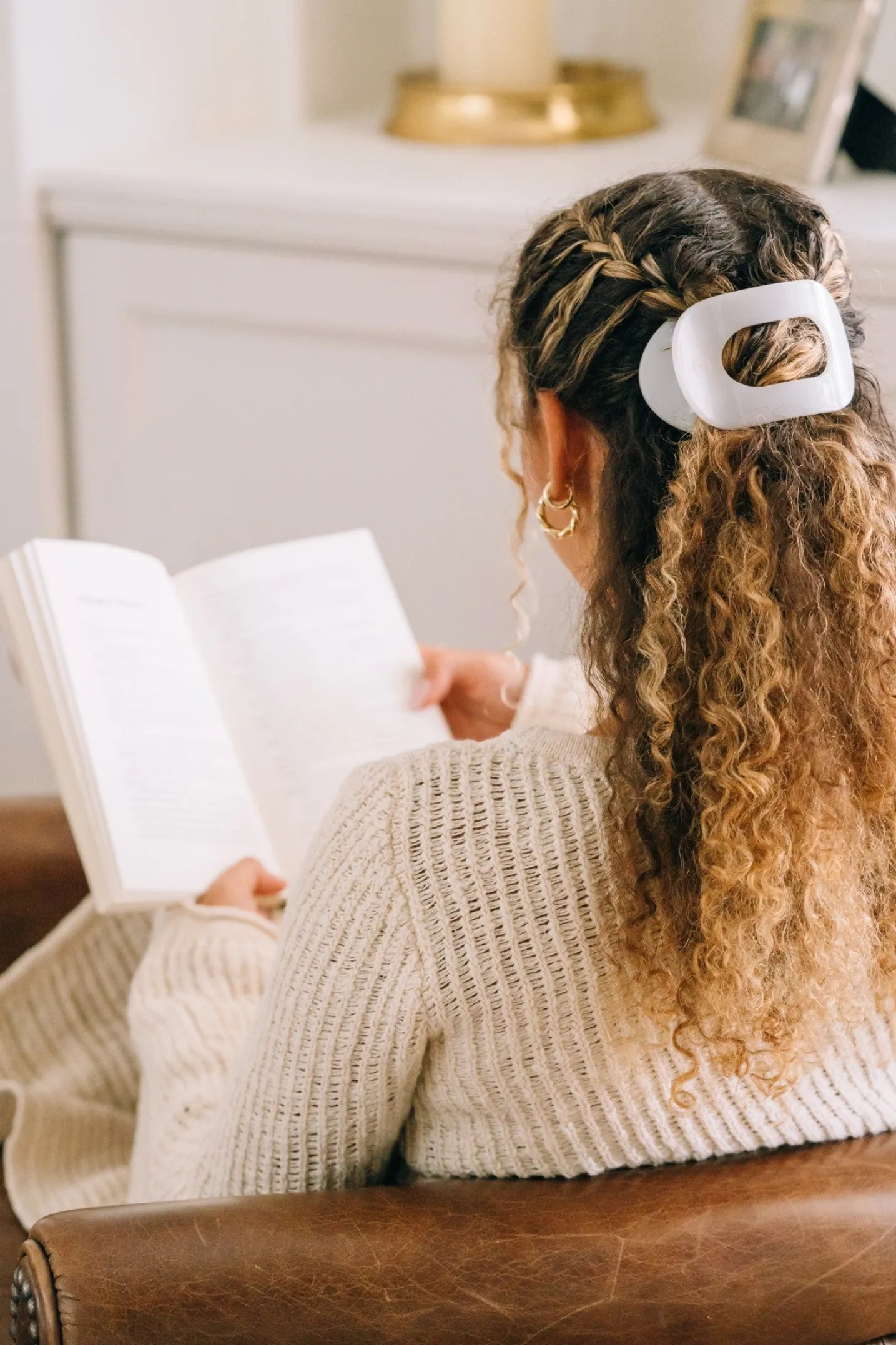Coconut White Medium Flat Round Hair Clip