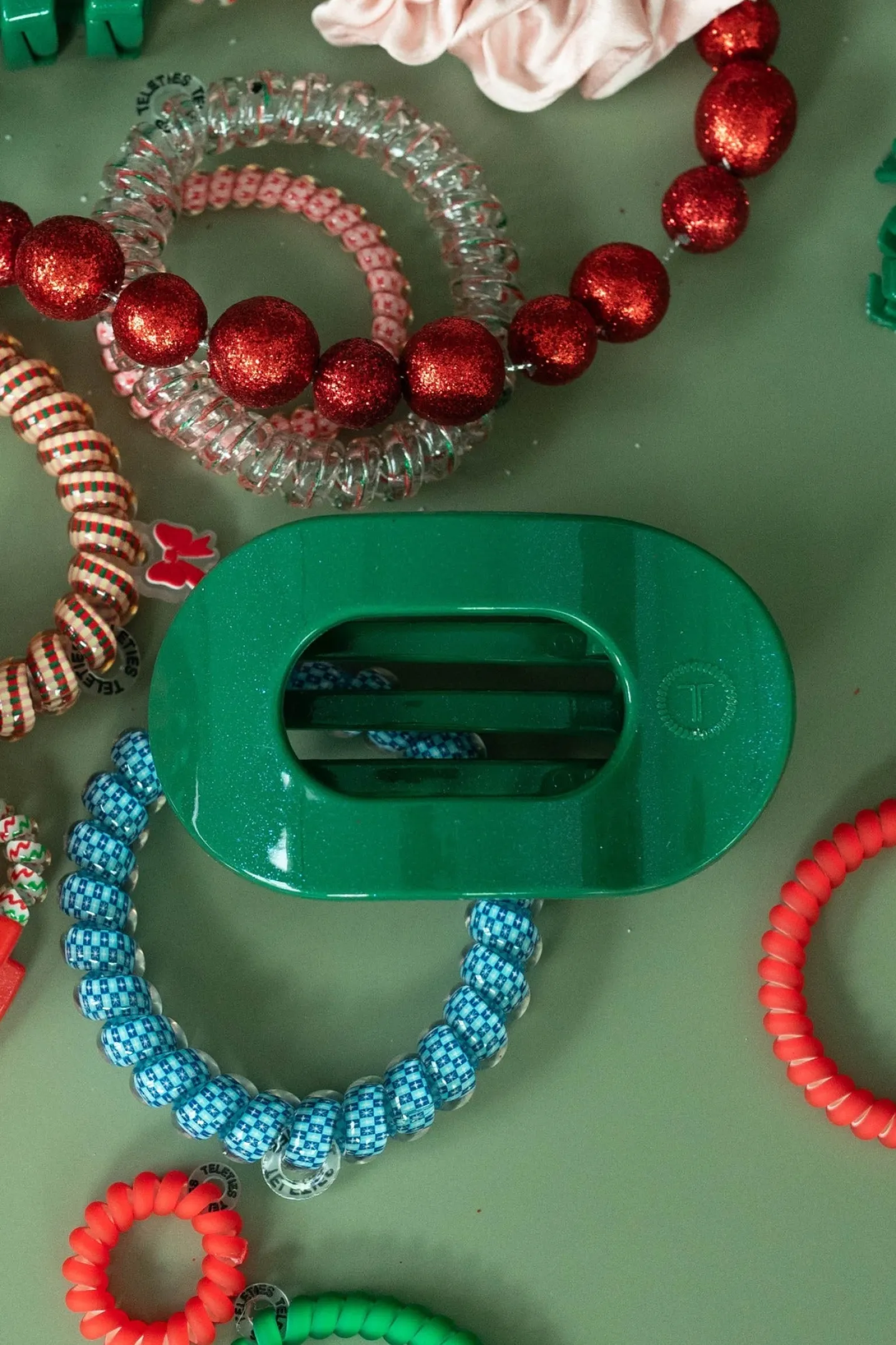 Mistletoe Small Flat Round Hair Clip