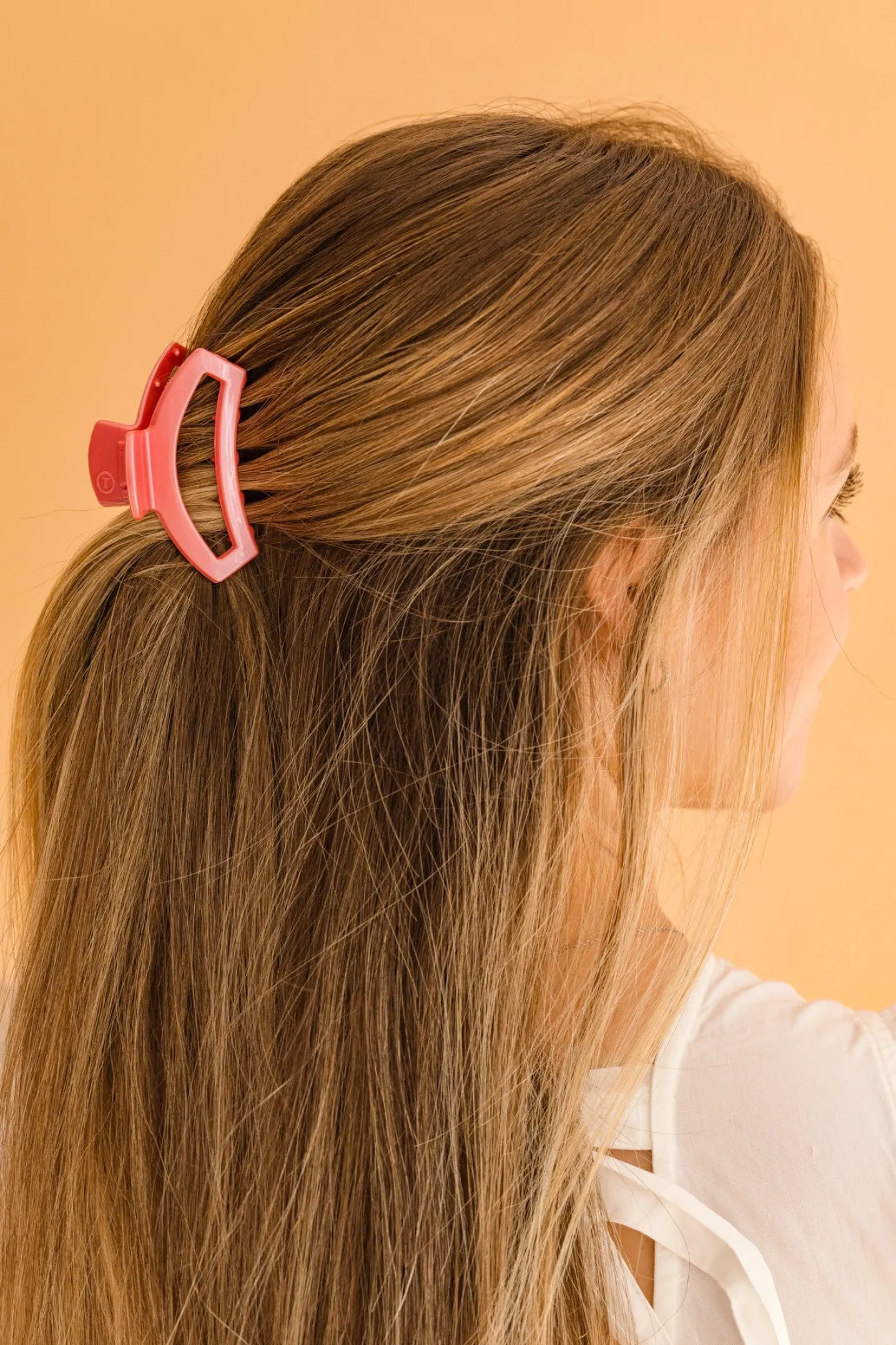 Open Calming Coral Small Claw Hair Clip